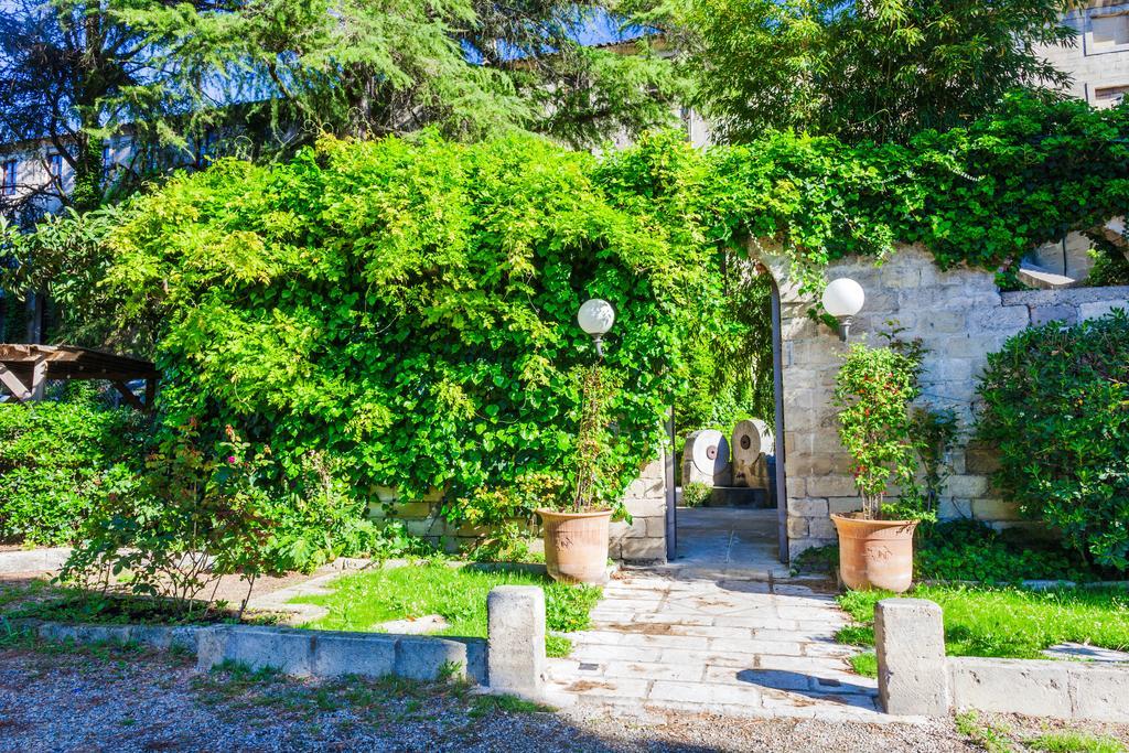 Auberge Du Pont Romain Sommieres Luaran gambar